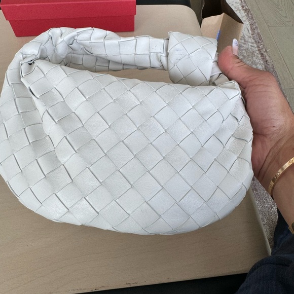 BOTTEGA VENETA
Mini Leather Jodie Bag
Zip fastening
Single top handle - Picture 2 of 12